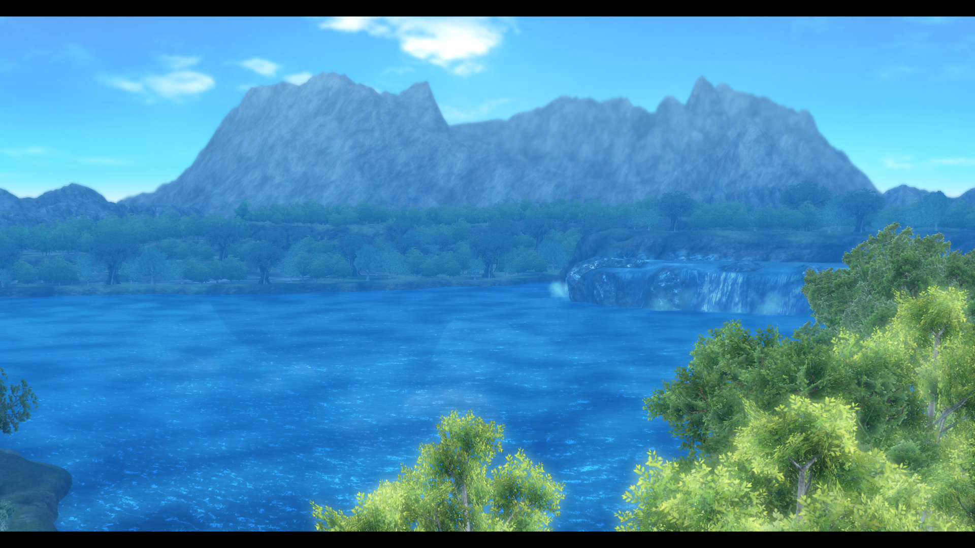 Scenic photo of the lake